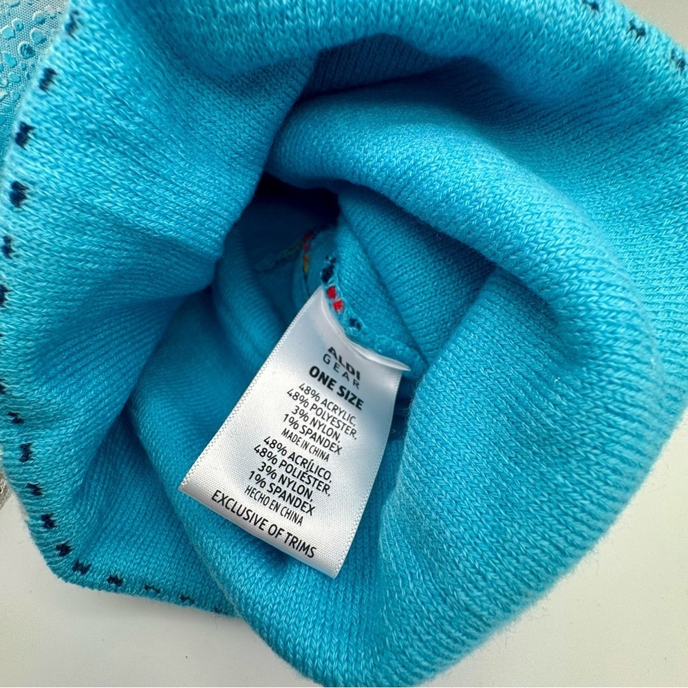 NWOT ALDI Gear Vibrant Blue Snowflake Pom-Pom Beanie - Picture 5 of 5